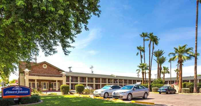 Exterior Howard Johnson by Wyndham Scottsdale Old Town