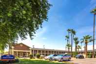 Exterior Howard Johnson by Wyndham Scottsdale Old Town