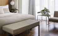 Kamar Tidur 2 ME Madrid by Melia