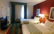 Bilik Tidur 6 Days Inn & Suites by Wyndham Arlington Heights