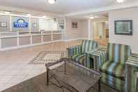 Lobi Days Inn & Suites by Wyndham Arlington Heights