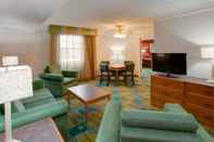 Khu vực công cộng La Quinta Inn by Wyndham Pittsburgh Airport