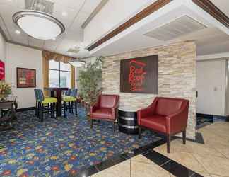 Lobi 2 Red Roof Inn & Suites Macon