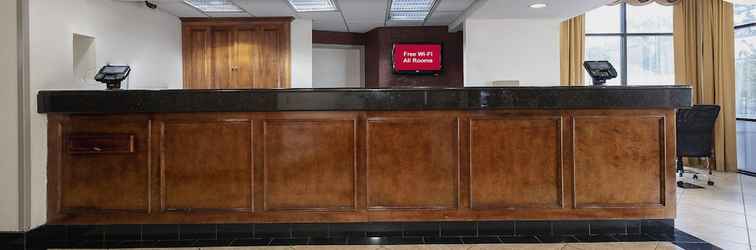 Lobby Red Roof Inn & Suites Macon