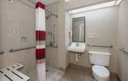 Toilet Kamar 2 Red Roof Inn & Suites Macon