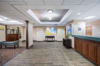 Lobby 4 Days Inn by Wyndham Clarksville North