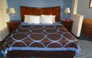 Bedroom 2 Days Inn by Wyndham Clarksville North