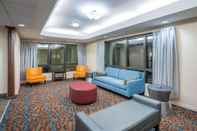 Lobby Days Inn by Wyndham Clarksville North