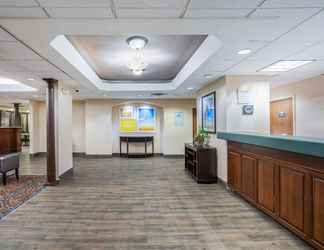 Lobby 2 Days Inn by Wyndham Clarksville North