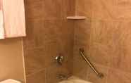 Phòng tắm bên trong 4 Radisson Hotel Philadelphia Northeast