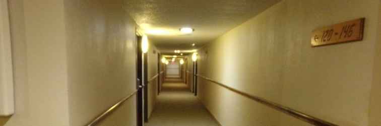 Lobi Econo Lodge Inn & Suites