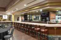 Bar, Kafe dan Lounge Howard Johnson Hotel&Conf Cntr by Wyndham Fullerton/Anaheim