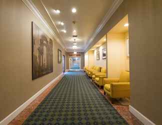 Lobby 2 Howard Johnson Hotel&Conf Cntr by Wyndham Fullerton/Anaheim