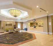 Lobi 4 Howard Johnson Hotel&Conf Cntr by Wyndham Fullerton/Anaheim