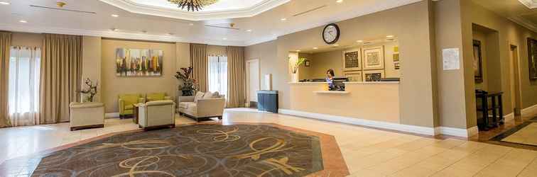 Lobby Howard Johnson Hotel&Conf Cntr by Wyndham Fullerton/Anaheim