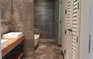 In-room Bathroom 4 Andaz Maui at Wailea Resort - a concept by Hyatt