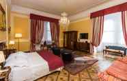 Kamar Tidur 6 Bristol Palace Hotel