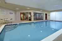 Swimming Pool Courtyard by Marriott Lyndhurst Meadowlands