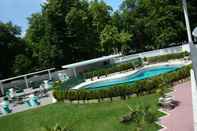 Swimming Pool Hotel Tres Reyes Pamplona