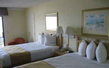 Bedroom 4 Days Inn by Wyndham Daytona Oceanfront