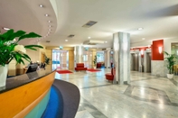 Lobi Austria Trend Hotel Ananas