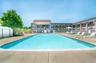 Swimming Pool Days Inn by Wyndham Cave City