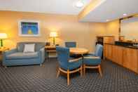 Common Space La Quinta Inn & Suites by Wyndham Deerfield Beach I-95