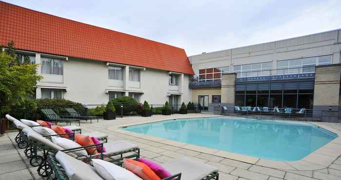 Swimming Pool Parker Hotel Brussels Airport