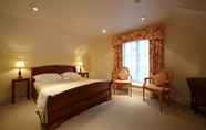 Bedroom 5 Esseborne Manor Hotel