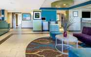 Lobi 5 La Quinta Inn & Suites by Wyndham Oakland Airport Coliseum