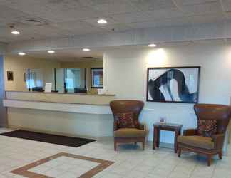 Lobby 2 Howard Johnson by Wyndham Amherst Hadley