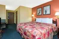 Bedroom Days Inn by Wyndham Springfield