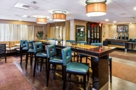 Bar, Kafe, dan Lounge Red Roof Inn Meriden