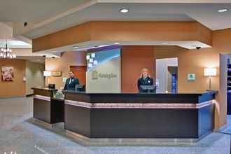 Lobby 4 Holiday Inn & Suites Windsor Ambassador Bridge, an IHG Hotel