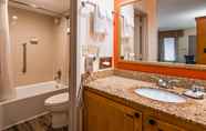 Toilet Kamar 3 Best Western Dulles Airport Inn