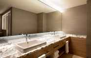 In-room Bathroom 4 Sheraton Miyako Hotel Tokyo