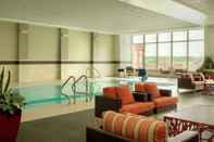 สระว่ายน้ำ Doubletree by Hilton Cedar Rapids Convention Complex