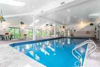 Swimming Pool Quality Inn Shelburne - Burlington