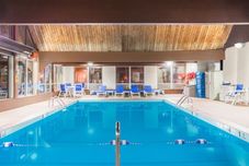 สระว่ายน้ำ Niagara Inn