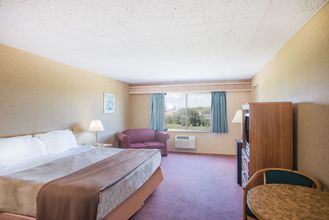 Bedroom 4 Niagara Inn