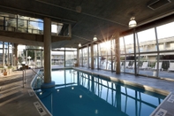 Swimming Pool Best Western Plus Kelowna Hotel & Suites