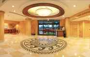 Lobi 7 Hilton Santa Monica Hotel & Suites