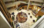 Lobby 6 Hilton Santa Monica Hotel & Suites