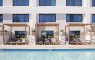 Swimming Pool 3 Hilton Santa Monica Hotel & Suites