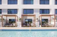 Swimming Pool Hilton Santa Monica Hotel & Suites