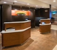 Lobi 2 Courtyard by Marriott Chicago Wood Dale