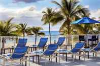 Swimming Pool Courtyard by Marriott Fort Lauderdale Beach