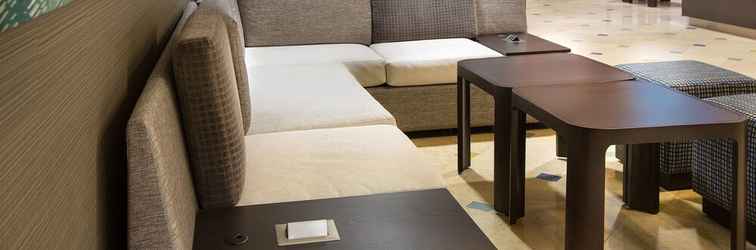 Sảnh chờ Courtyard by Marriott Fort Lauderdale Beach