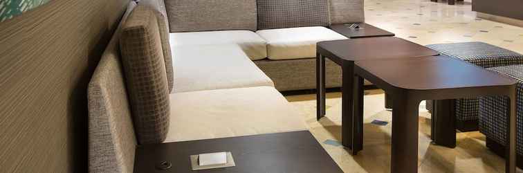 Sảnh chờ Courtyard by Marriott Fort Lauderdale Beach