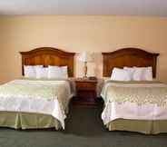 Bedroom 4 Days Inn by Wyndham Klamath Falls